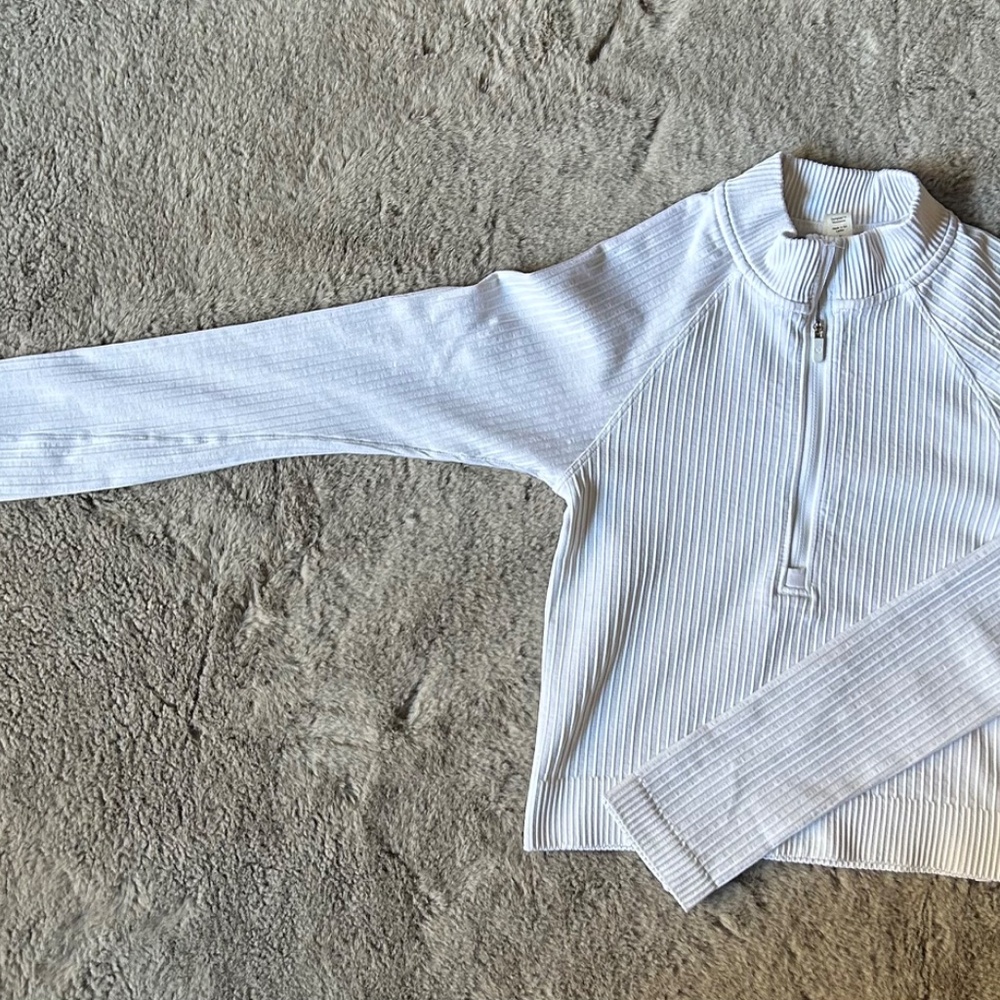 Lululemon Ribbed Cropped Half Zip - Picture 4 of 5